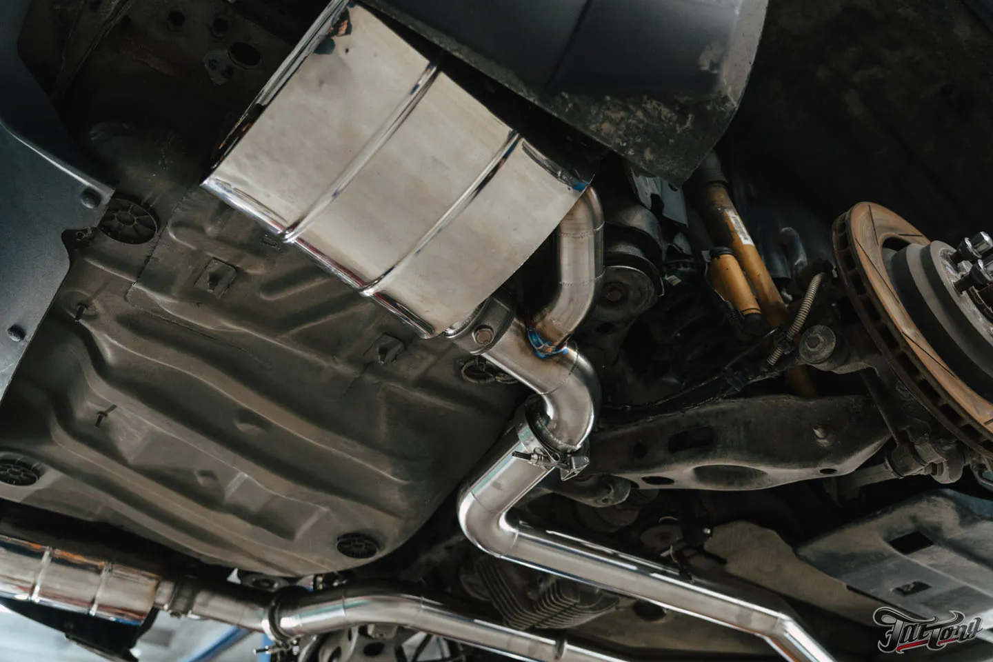 Построили новый выхлоп на Dodge Challenger Scat Pack с мощным звуком